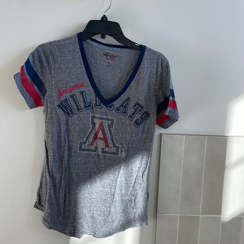 Arizona Wildcats Rhinestone V-neck T-shirt, Size Large